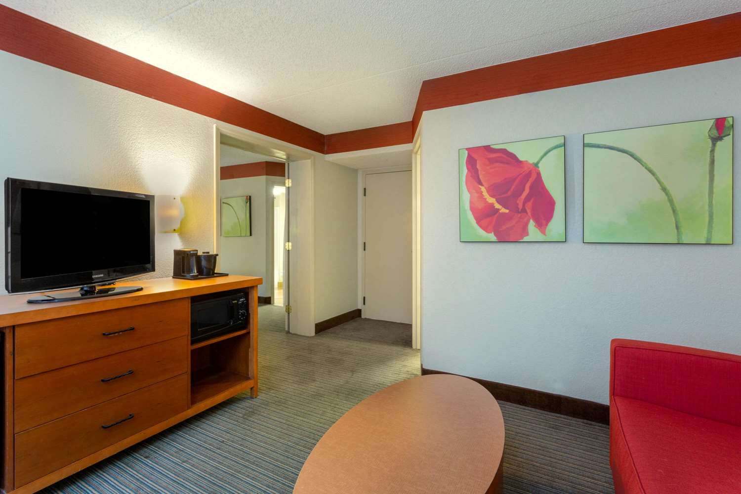 Фото La Quinta Inn & Suites by Wyndham Charlotte Airport North