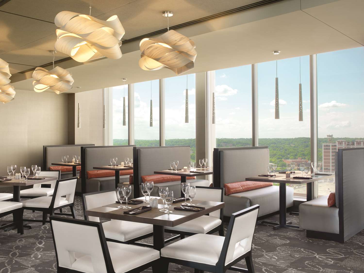 Фото Doubletree by Hilton Cedar Rapids Convention Complex