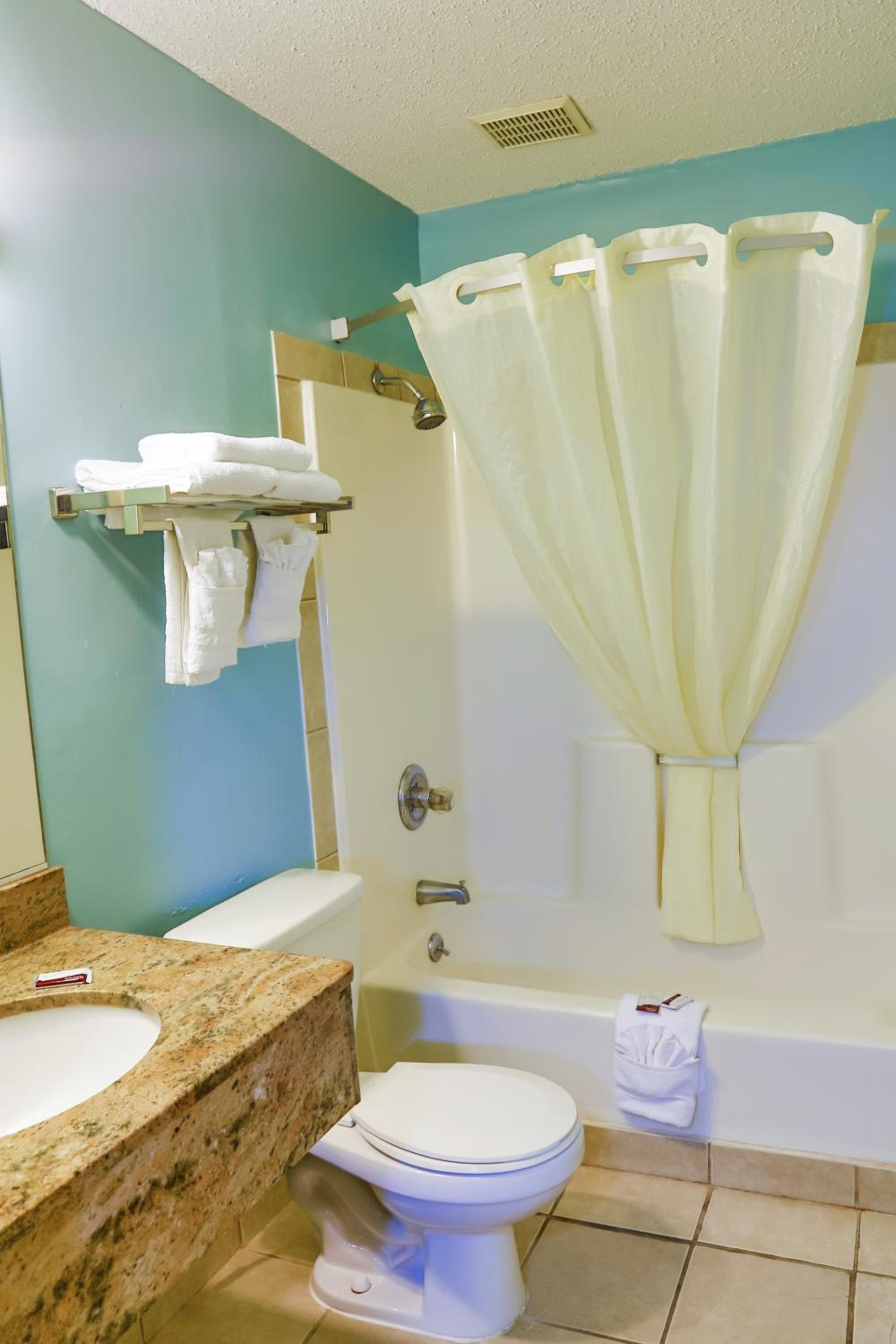 Фото Super 8 by Wyndham Charlotte University