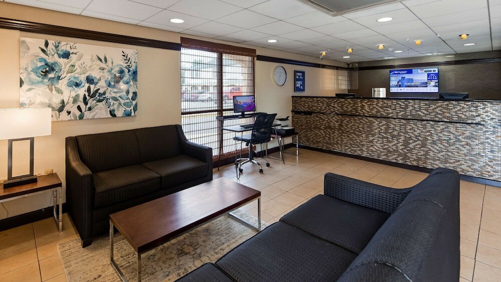 Фото SureStay Hotel by Best Western East Brunswick