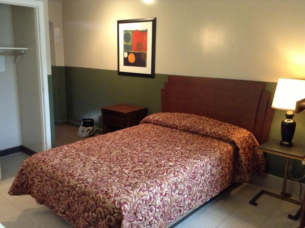 Фото New Sea Breeze Motel