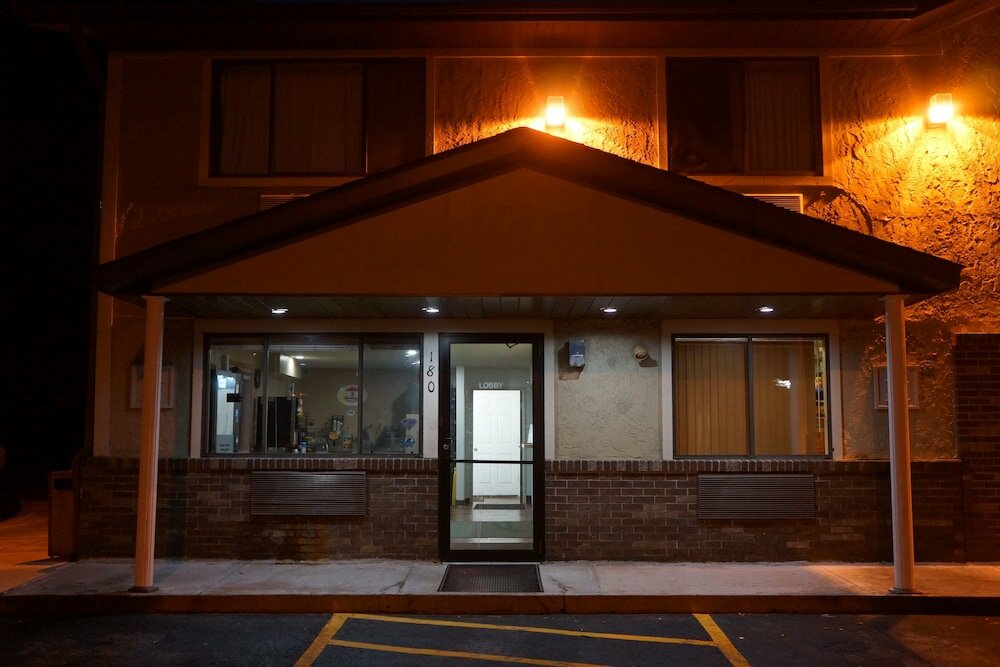 Фото Super 8 by Wyndham Delmont