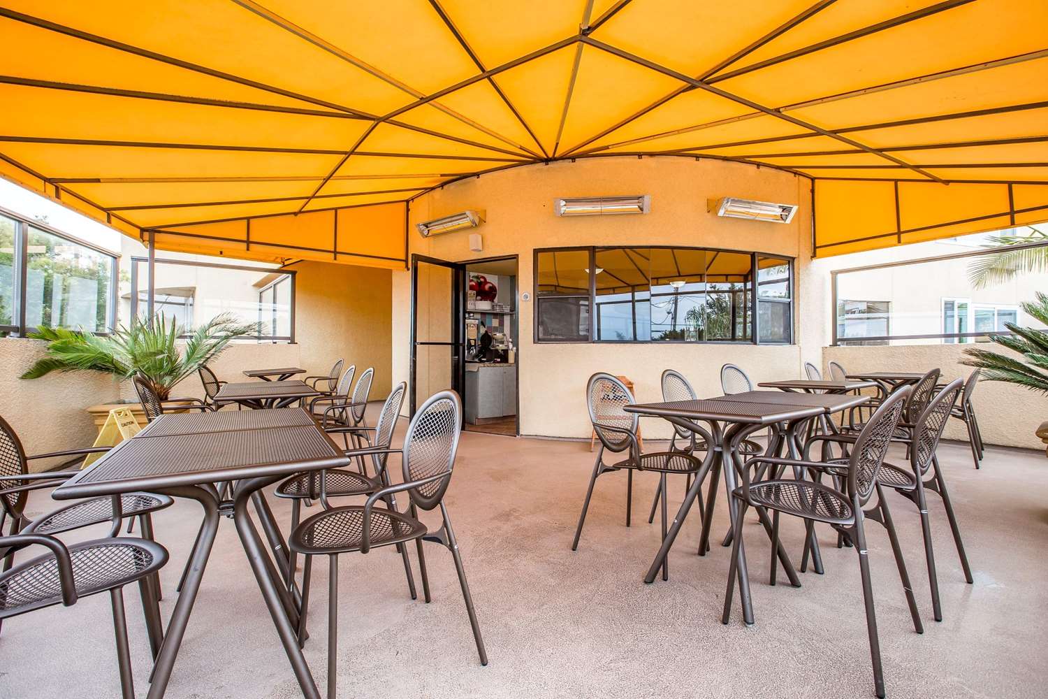 Фото Quality Inn & Suites Hermosa Beach