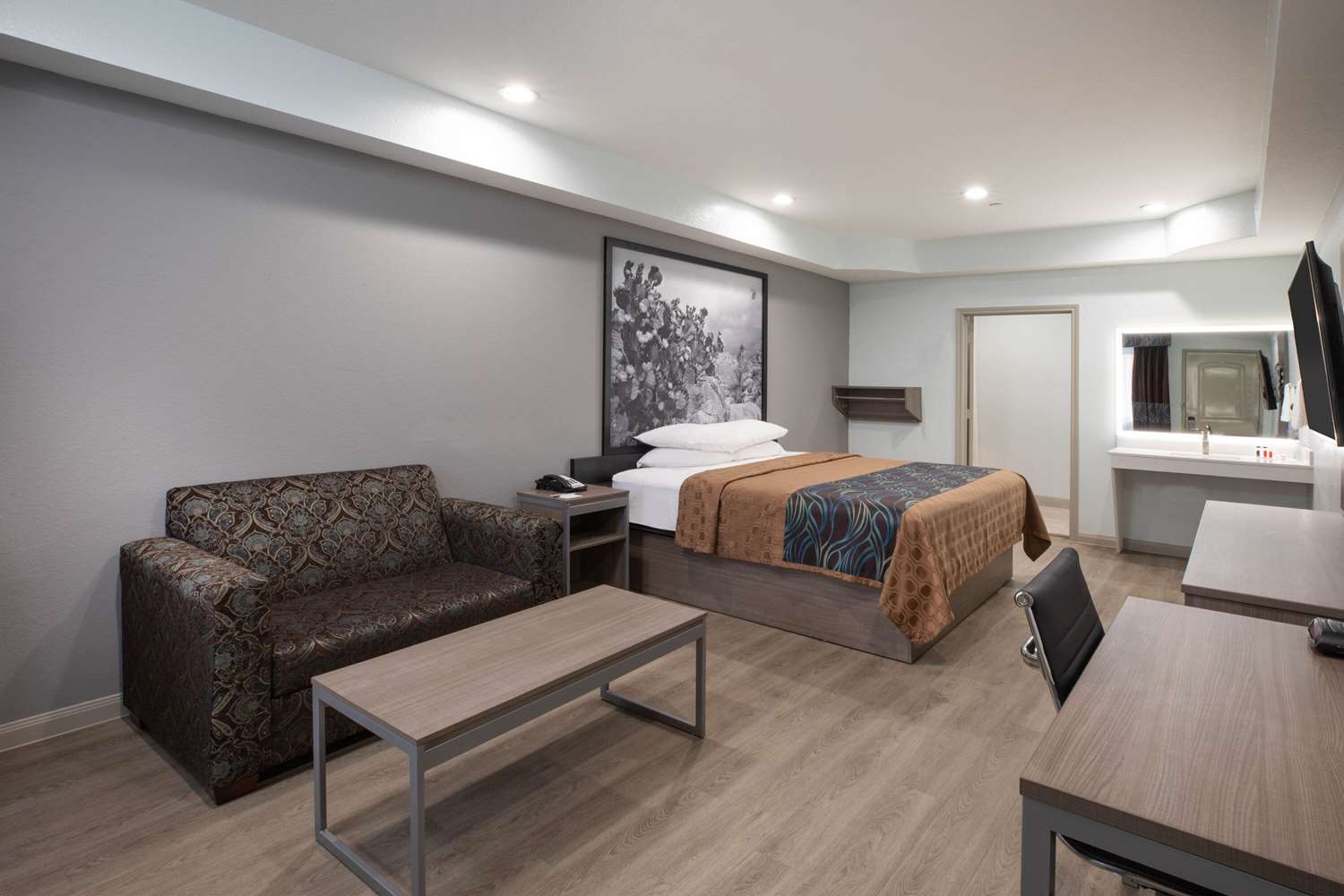 Фото Super 8 by Wyndham Humble/Fallcreek/Houston