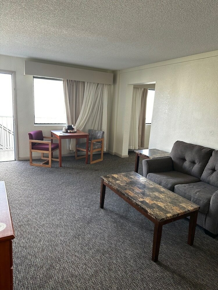 Фото Ramada by Wyndham Virginia Beach