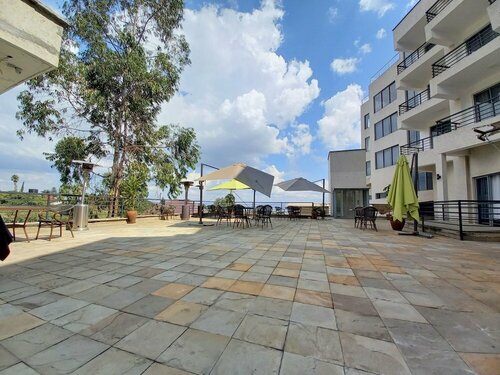 Гостиница The Alps Hotel в Накуру
