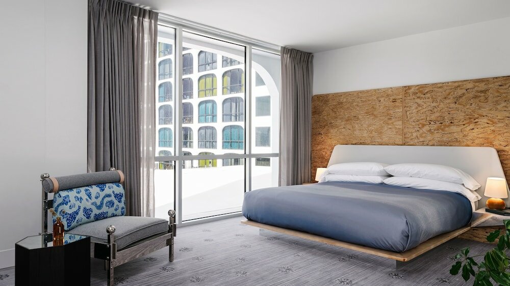 Фото The Line Austin