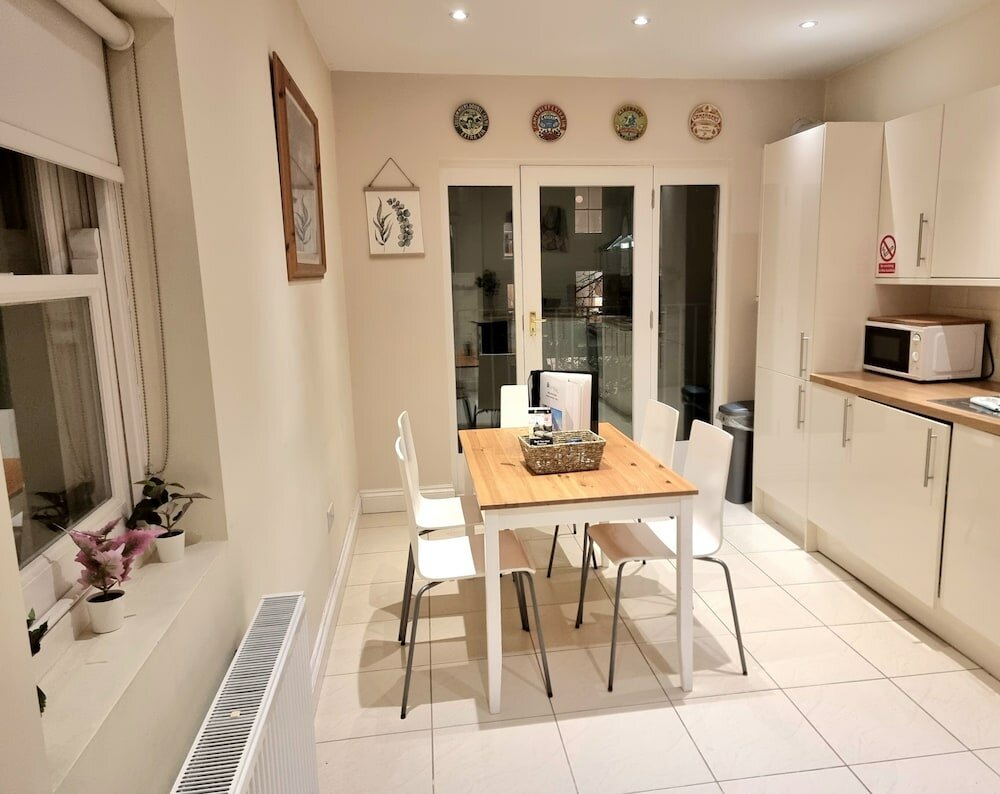 Фото Urban Stay Oxford Gardens Apartments