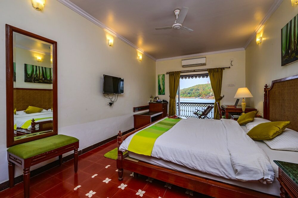 Фото Neemrana's Three Waters