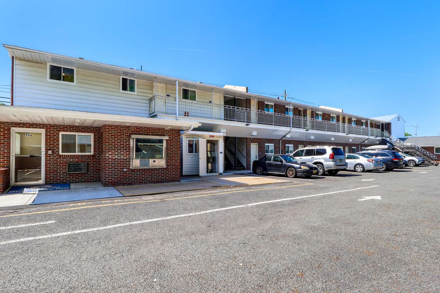Фото Americas Best Value Inn Avenel Woodbridge