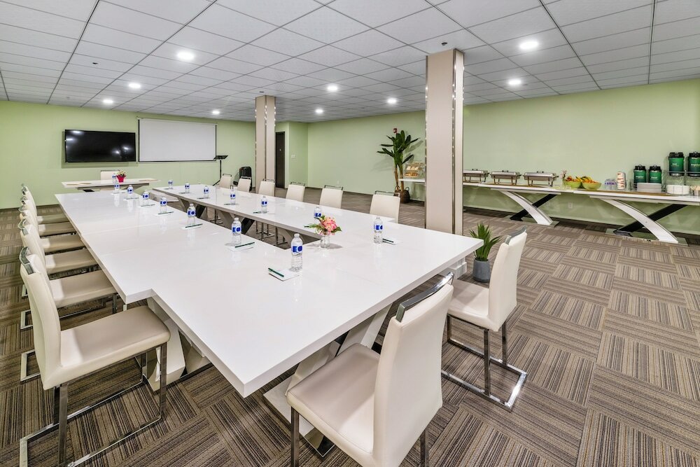 Фото Quality Inn Sunshine Suites