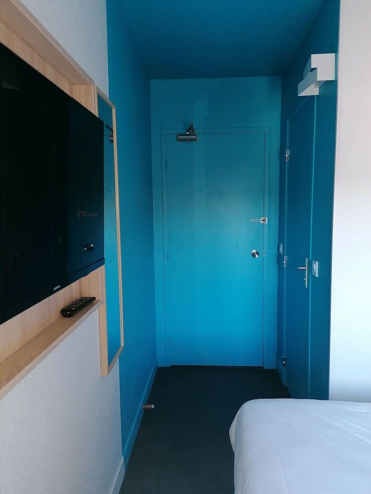 Фото Hotel Kyriad Direct Martigues