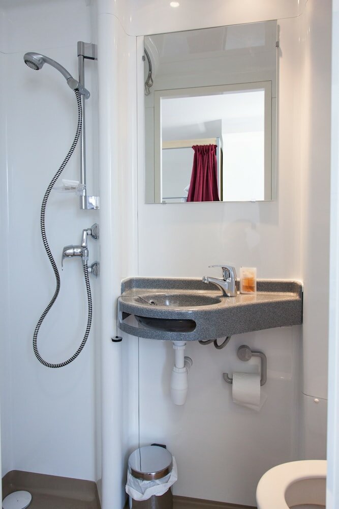 Фото St Christopher's Budget Hotel Paris