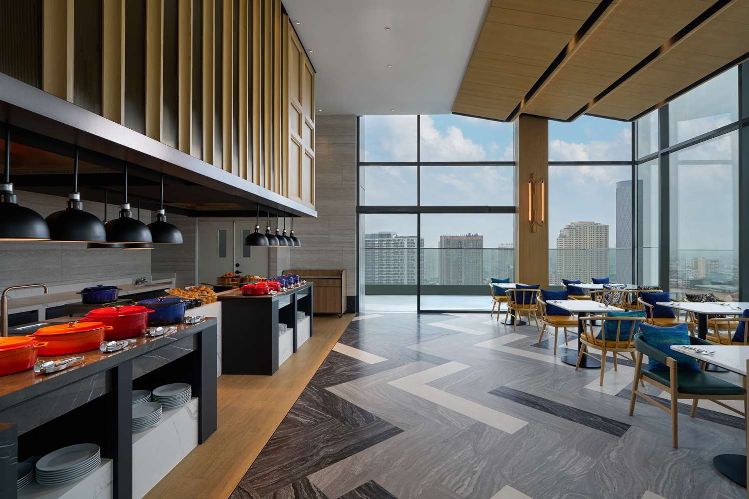 Фото Hilton Garden Inn Bangkok Riverside