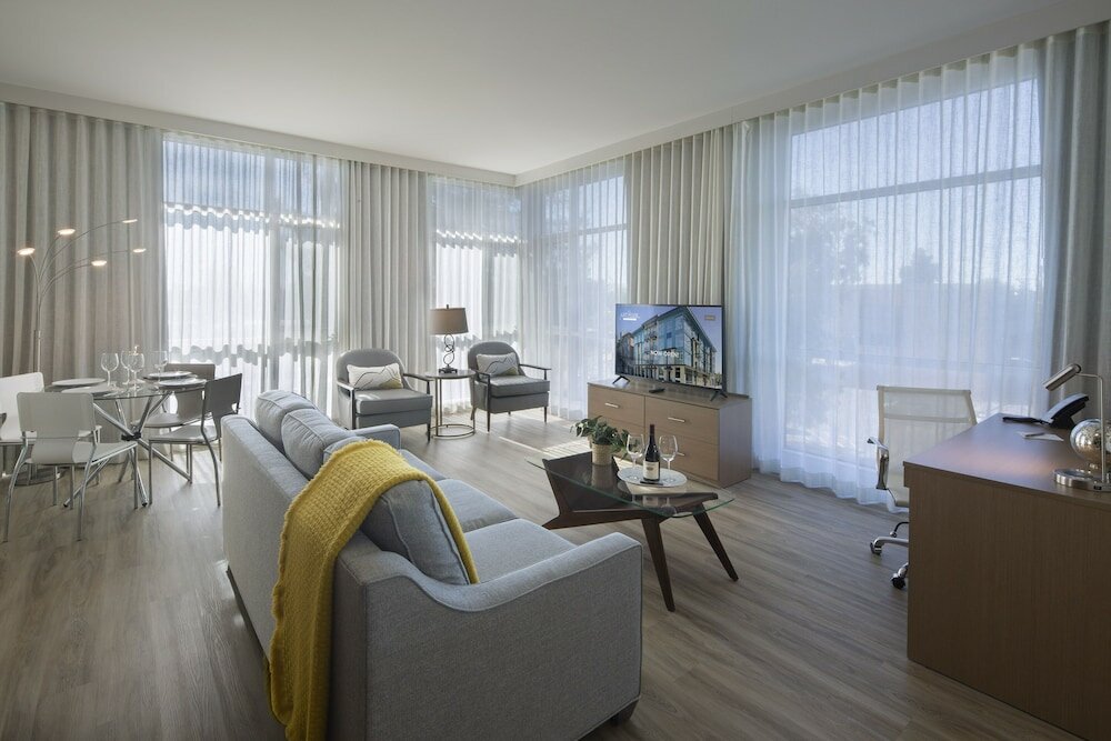 Фото Art House Hotel and Suites