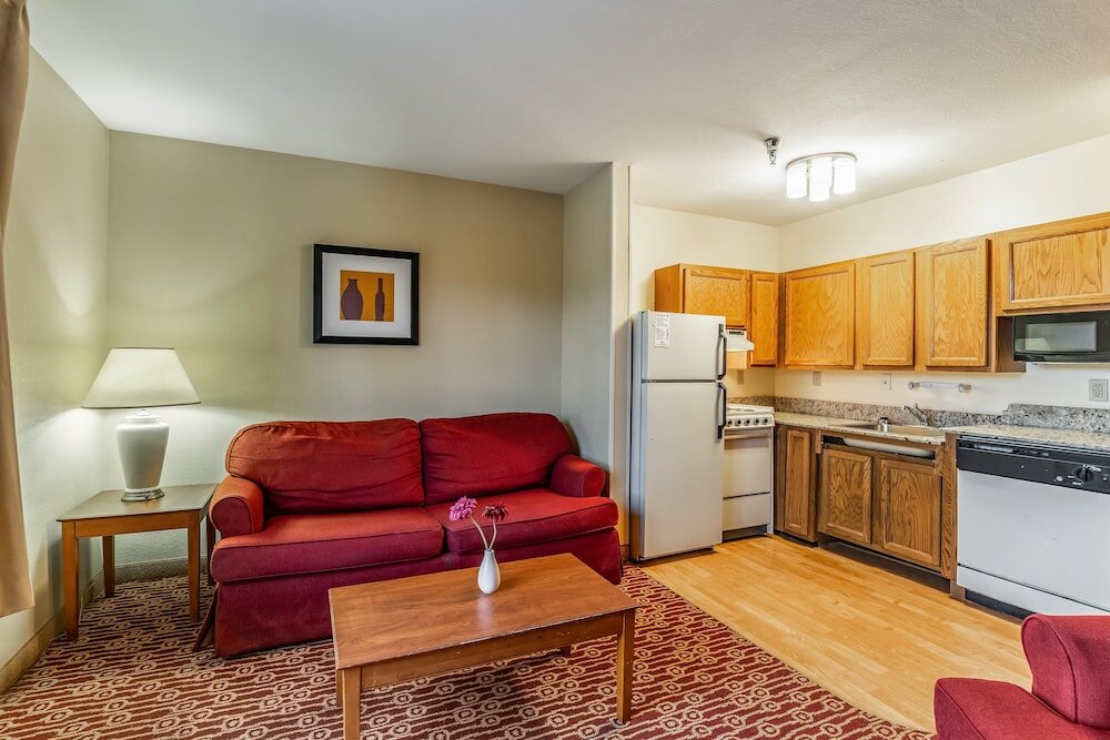 Фото HomeTowne Studios & Suites by Red Roof Columbia