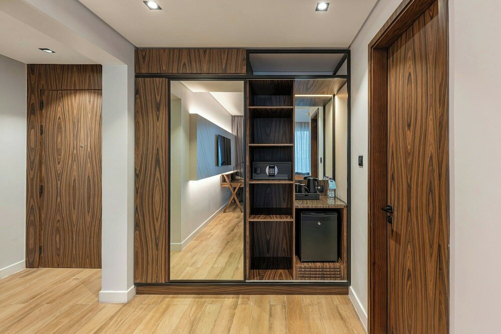 Фото Four Points by Sheraton King Abdulaziz Road