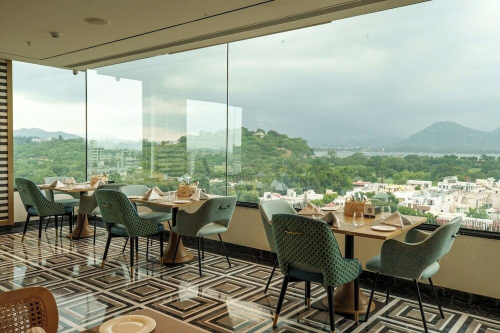 Фото Parallel Hotel