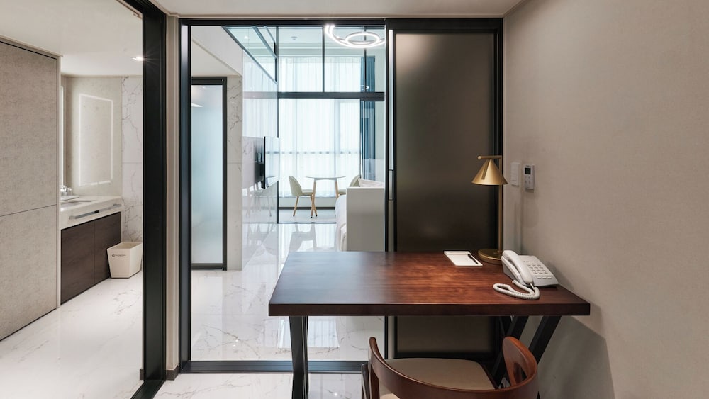 Фото Travelodge Suites Busan Centum