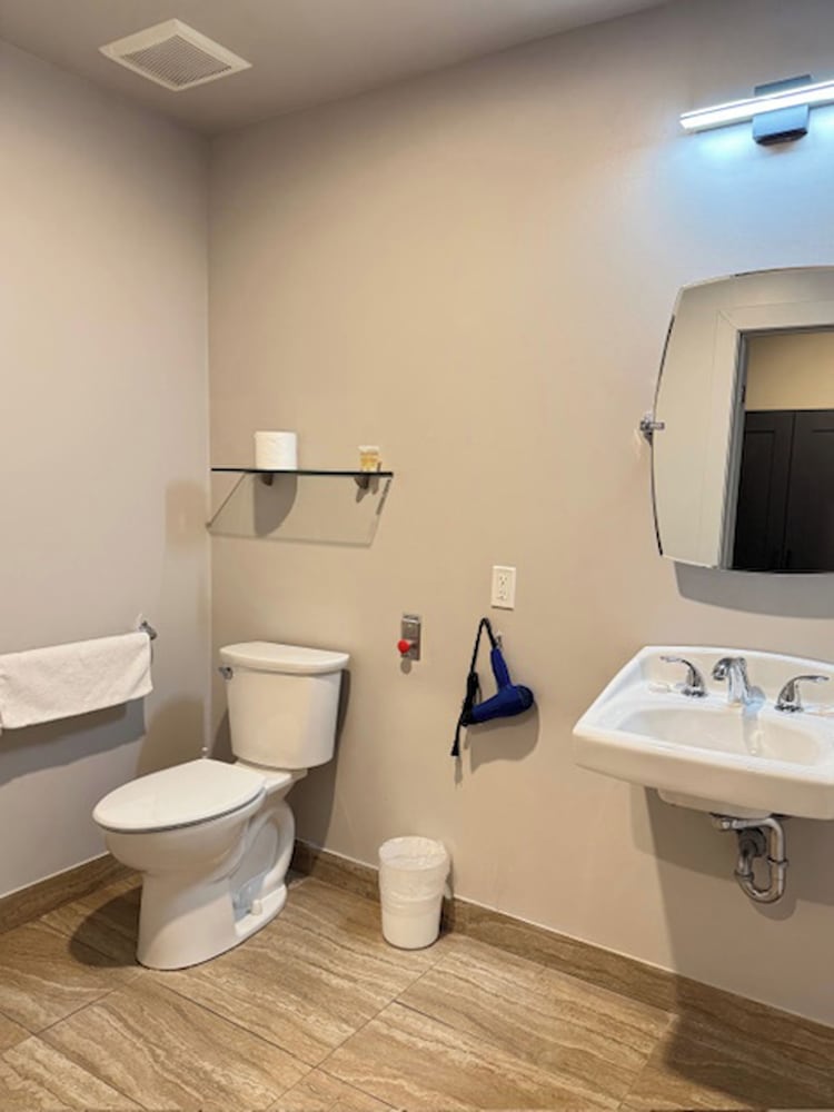 Фото Big Bird Inn Wawa, SureStay Collection by Best Western