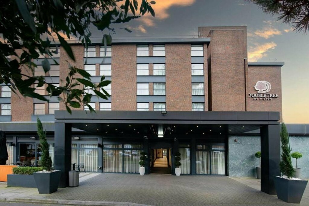 Hotel DoubleTree by Hilton Hotel London - Ealing, London, photo
