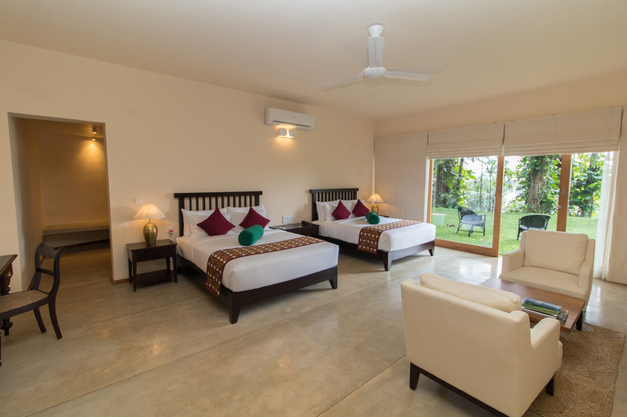 Фото Отель Kings Pavilion