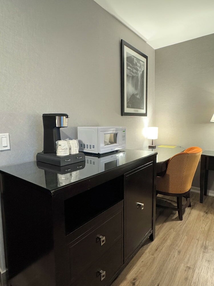 Фото Big Bird Inn Wawa, SureStay Collection by Best Western