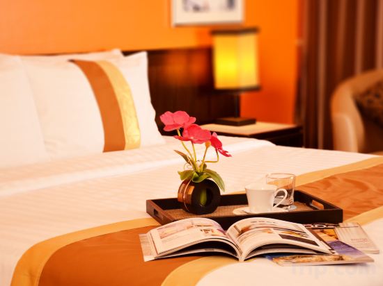 Фото The Color Living Hotel