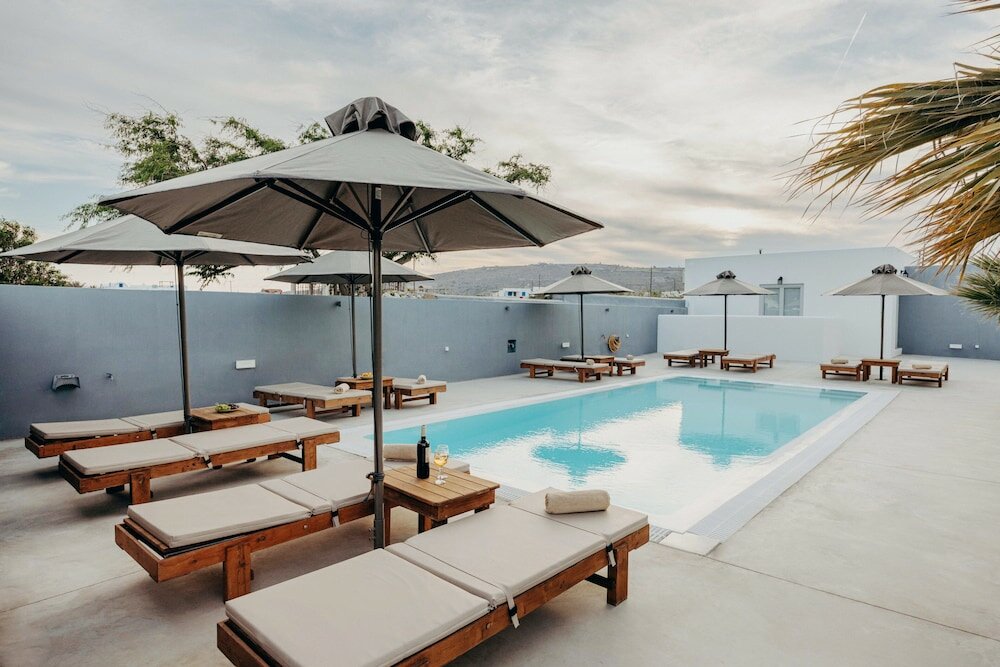 Фото White Lily - Adults Only 16 plus