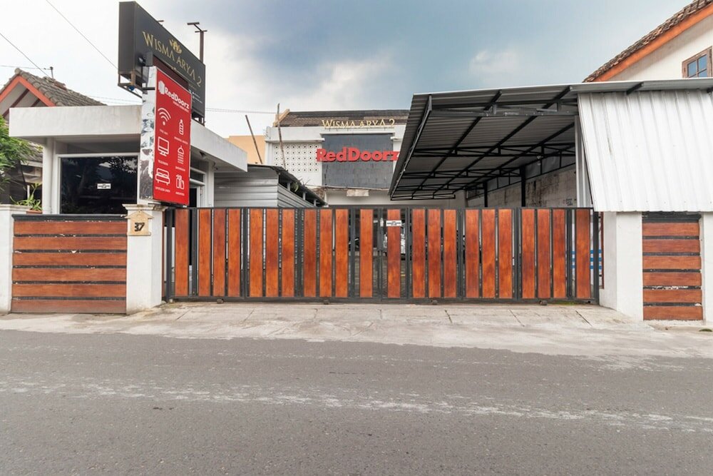 Фото RedDoorz Syariah @ Wisma Arya 2