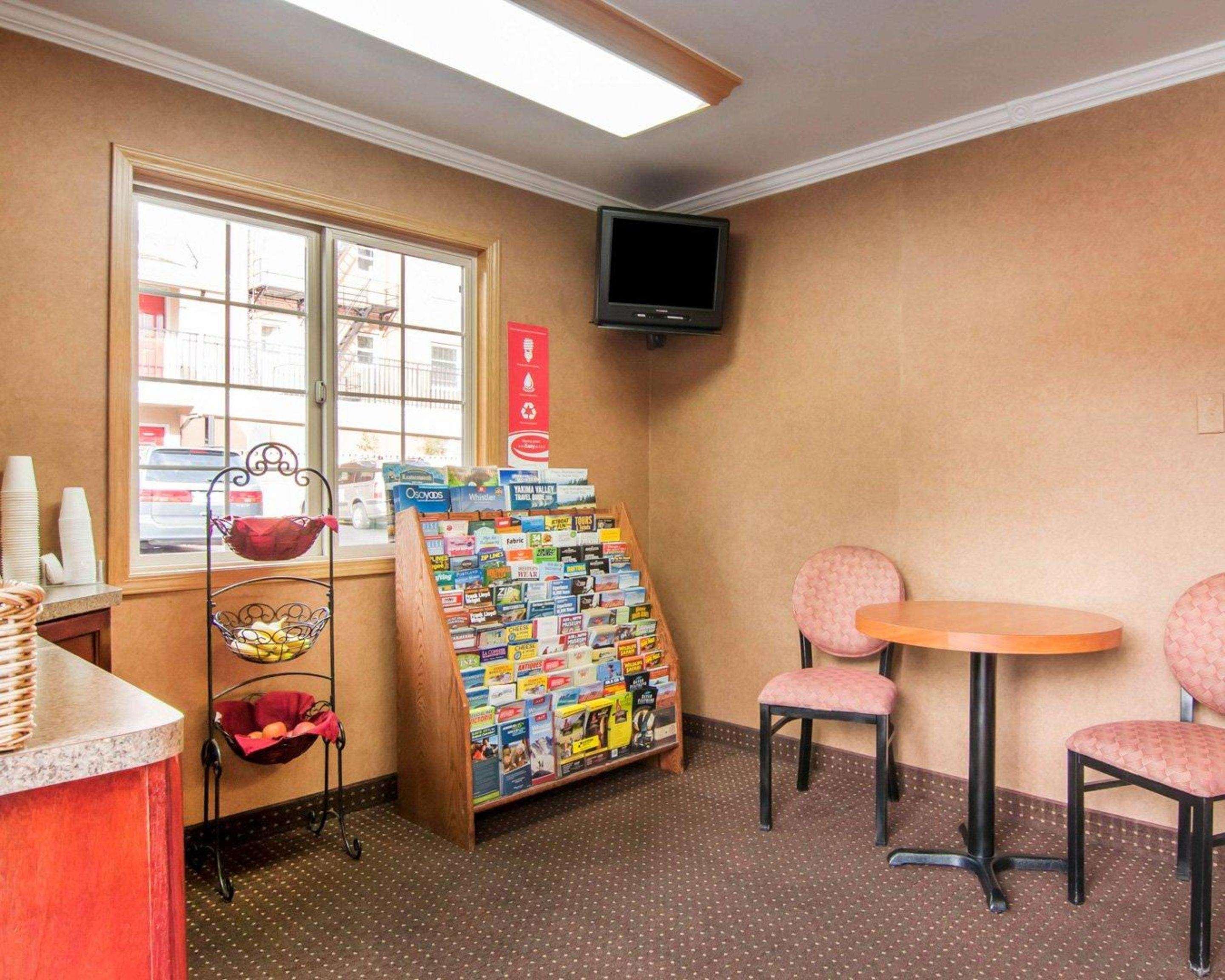 Фото Econo Lodge Portland City Center