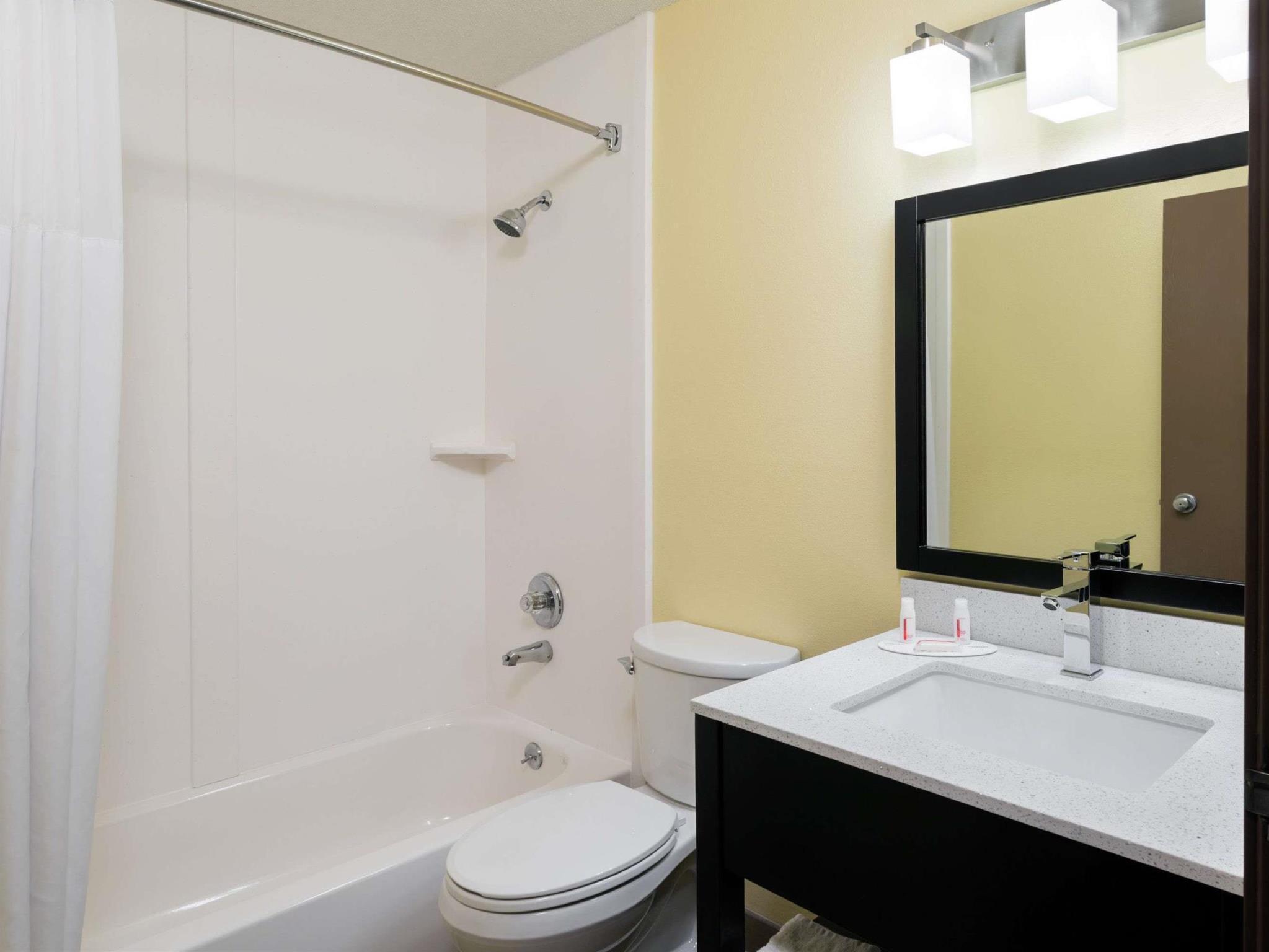 Фото Super 8 by Wyndham Marietta