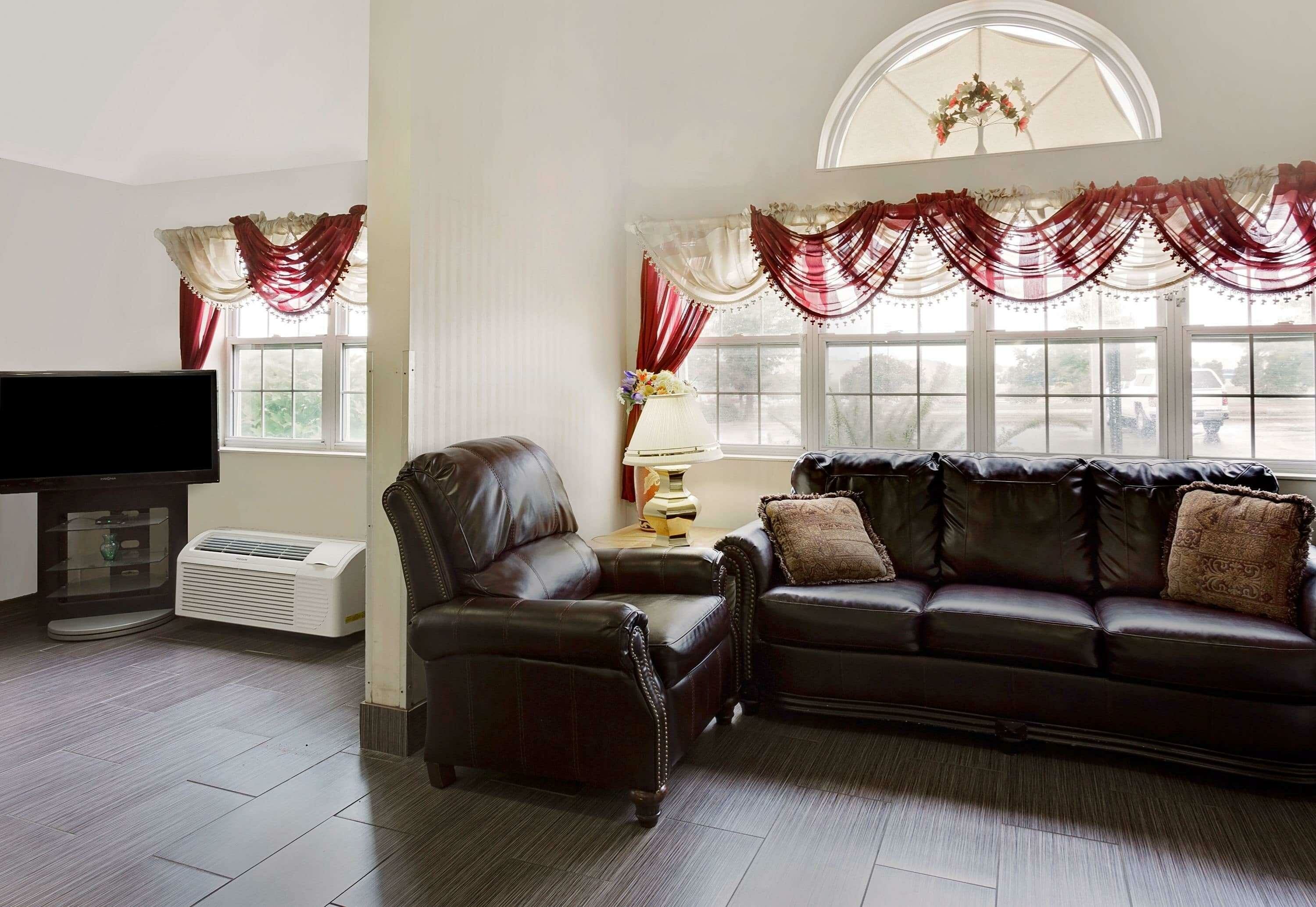 Фото Microtel Inn & Suites by Wyndham Madison East