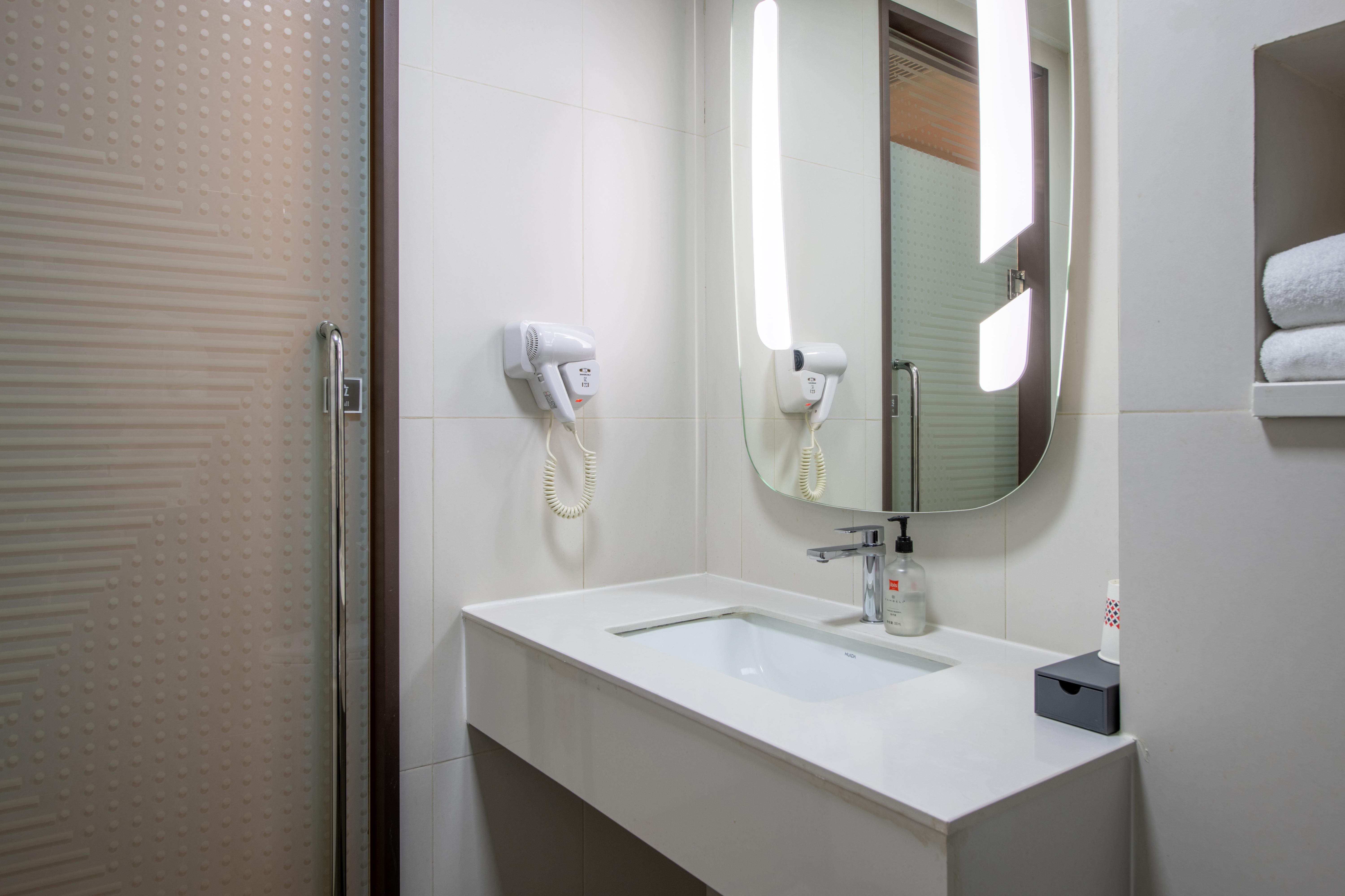 Фото Ibis Nanjing South Railway Station North Square Hotel