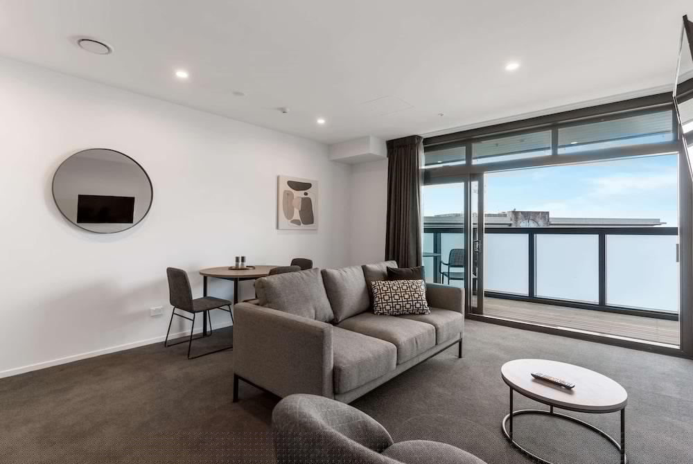 Фото Ramada by Wyndham Newmarket Auckland