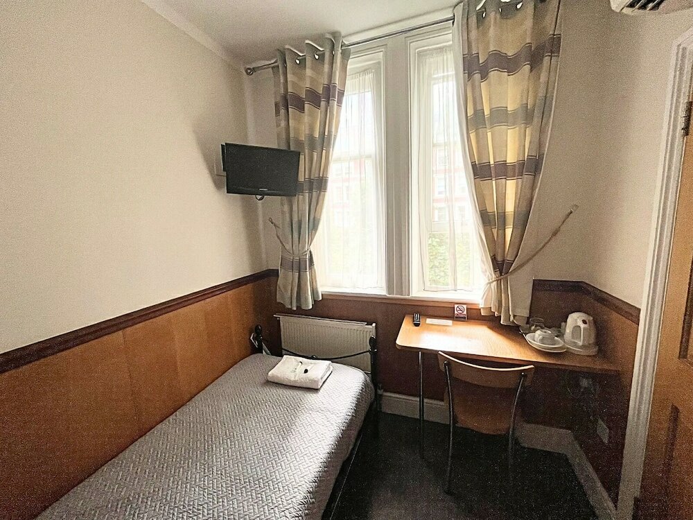 Фото Gower House Hotel