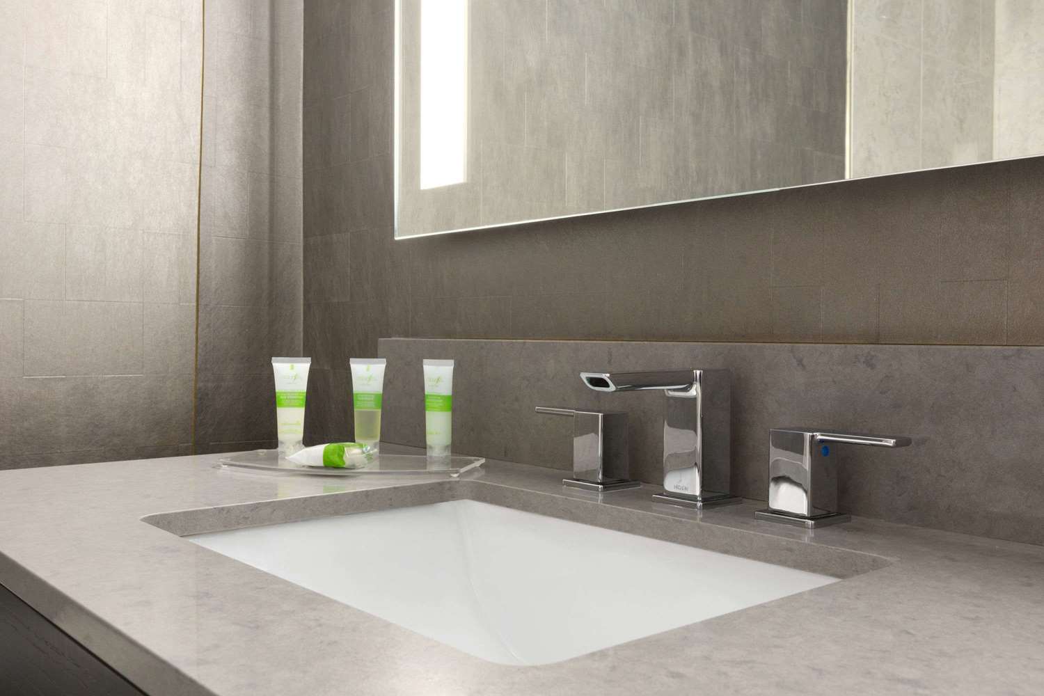 Фото Travelodge Fallsview Hotel