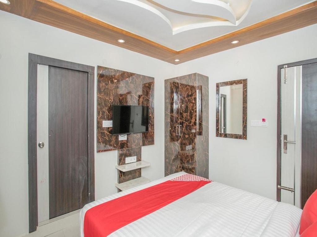 Фото Oyo 11915 Varcity Park