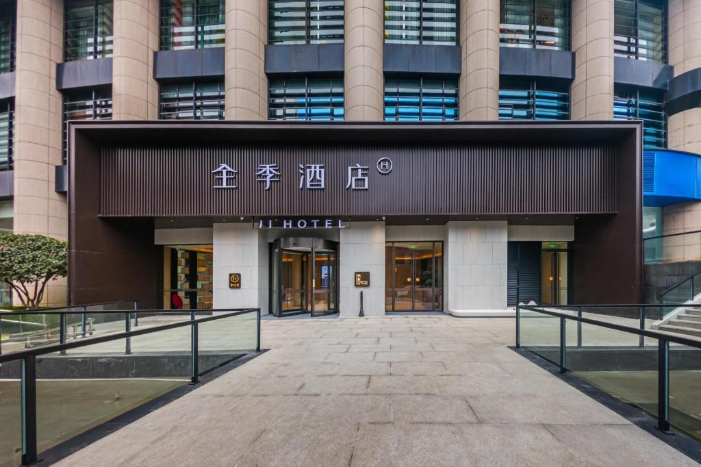 Фото Vienna Chongqing Yuanjiagang Subway Station Branch