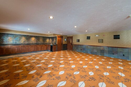 Гостиница Lloyd Hotel Astoria Bayfront, Ascend Hotel Collection в Астории