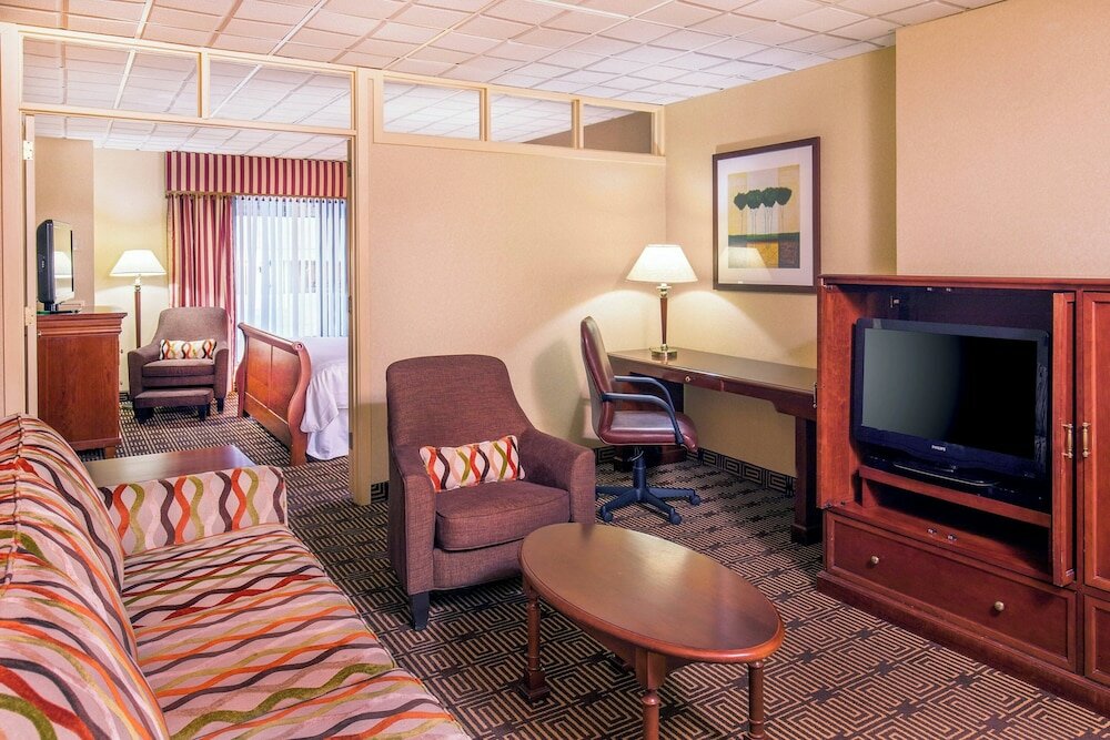 Фото Sheraton Springfield Monarch Place Hotel