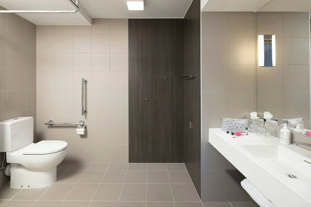 Фото Moxy London Excel