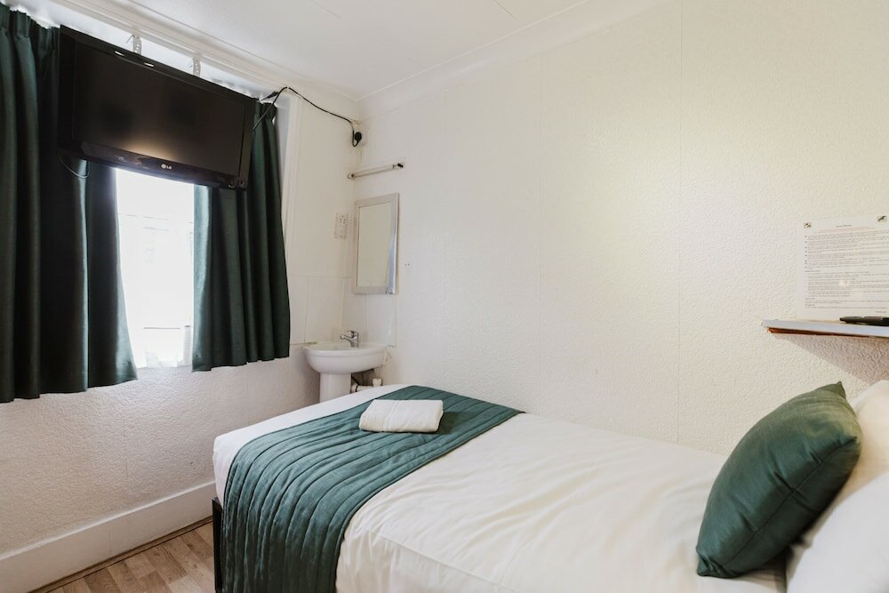 Фото Falcon Hotel