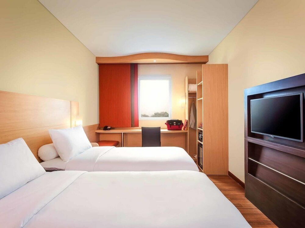 Фото Ibis Makassar City Center