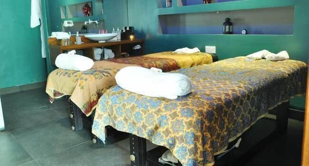 Фото Capital O133 Al Sawadi Beach Resort & SPA