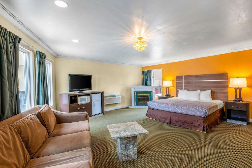 Фото Econo Lodge Beach and Boardwalk