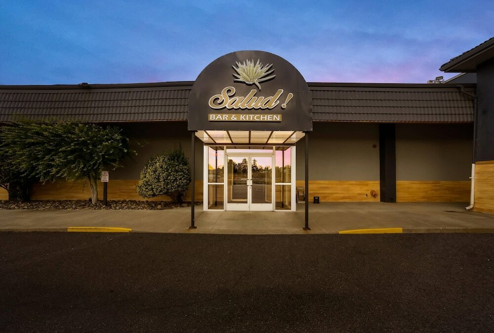 Фото Riverfront Hotel, SureStay Collection by Best Western