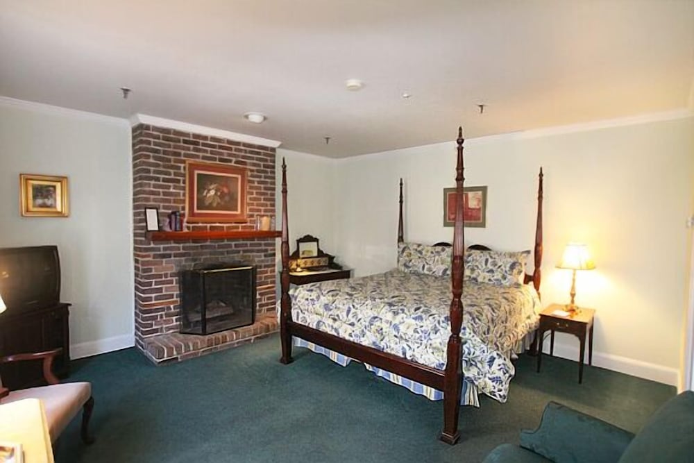 Фото 17Hundred90 Inn and Restaurant