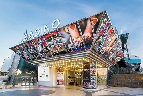 Внешний вид отеля Hotel Barriere Le Majestic в Каннах, фото 4