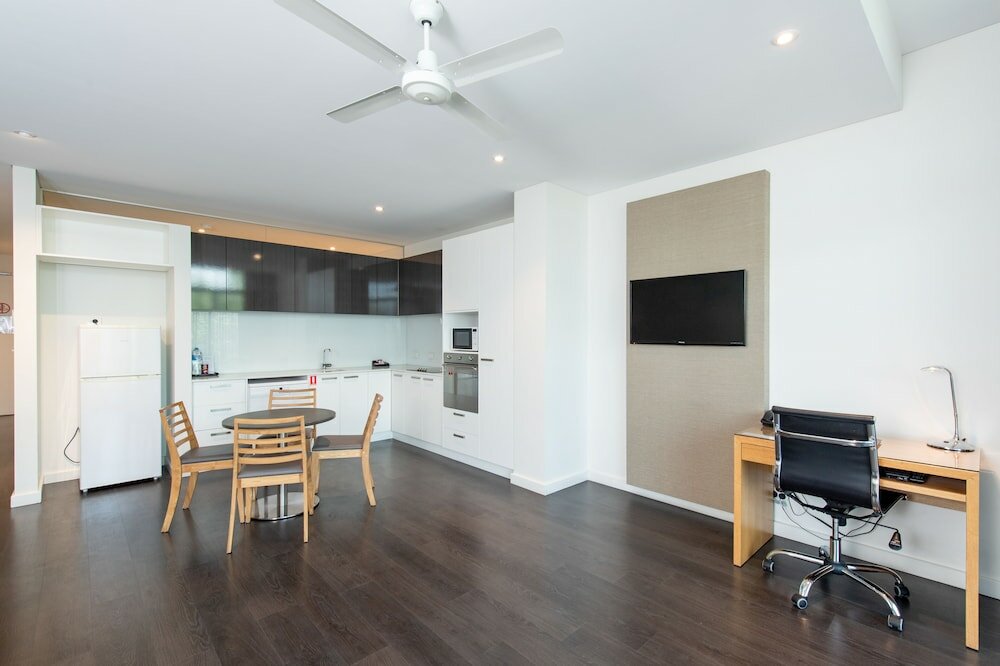 Фото Mawson Lakes Hotel & Function Centre